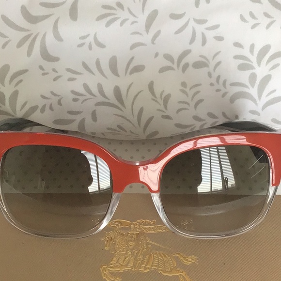 Burberry sunglasses - Picture 5 of 6